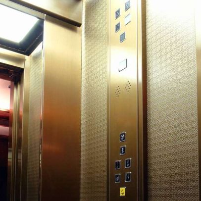 Elevadores e espelhos: o truque psicológico que acelera a sensação do tempo