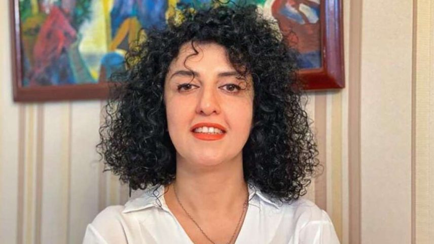 Foto não datada e sem localização especificada da militante iraniana de direitos humanos Narges Mohammadi, cuja libertação os apoiadores exigem há semanas.