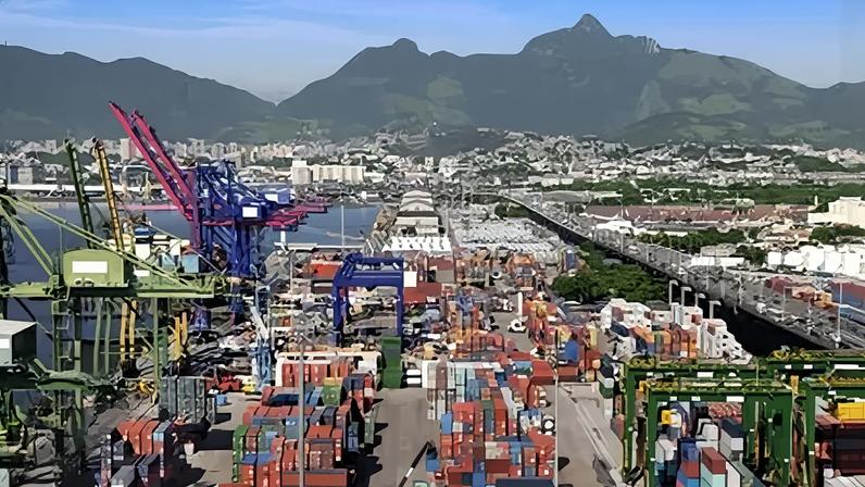 Contêineres no porto do Rio de Janeiro