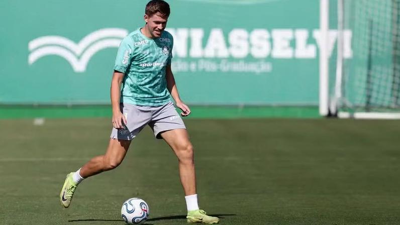 Bruno Fuchs inicia transição física no campo pelo Palmeiras — Foto: Cesar Greco / Palmeiras