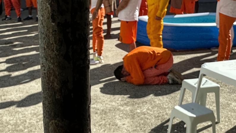 23 presos são batizados em penitenciária no Paraná
