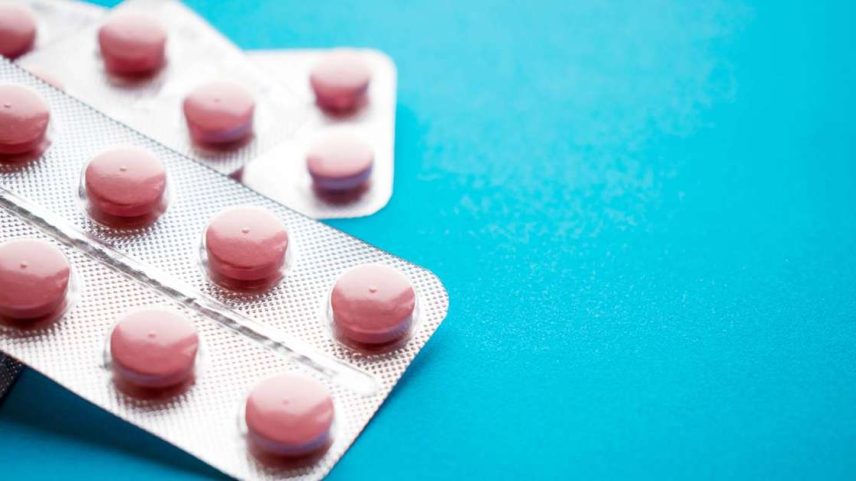 Entre os medicamentos mais citados nessas conversas estão as estatinas, grupo de remédios que inclui substâncias como atorvastatina e rosuvastatina – depositphotos.com / Irrmago