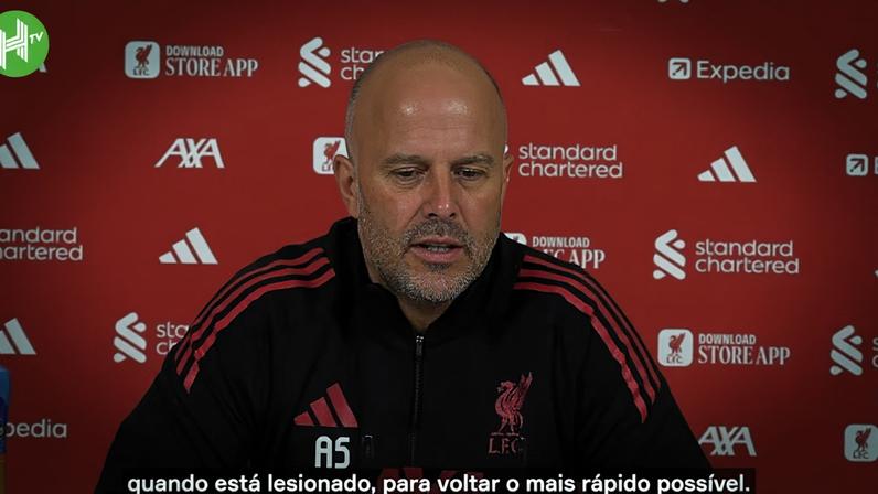 Slot aliviado com grande despedida de Salah no Liverpool