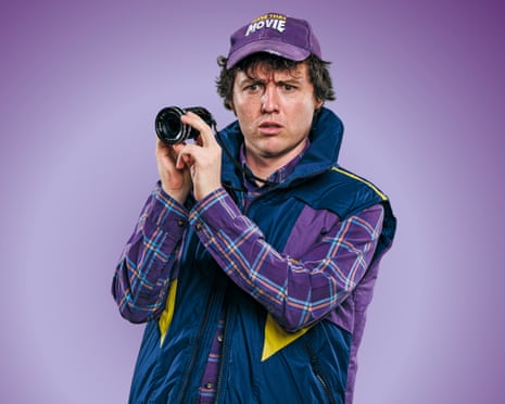 Como Sam Campbell se tornou o astro excêntrico da comédia