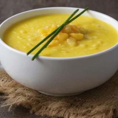 Sopas cremosas ganham destaque com 9 receitas para se aquecer