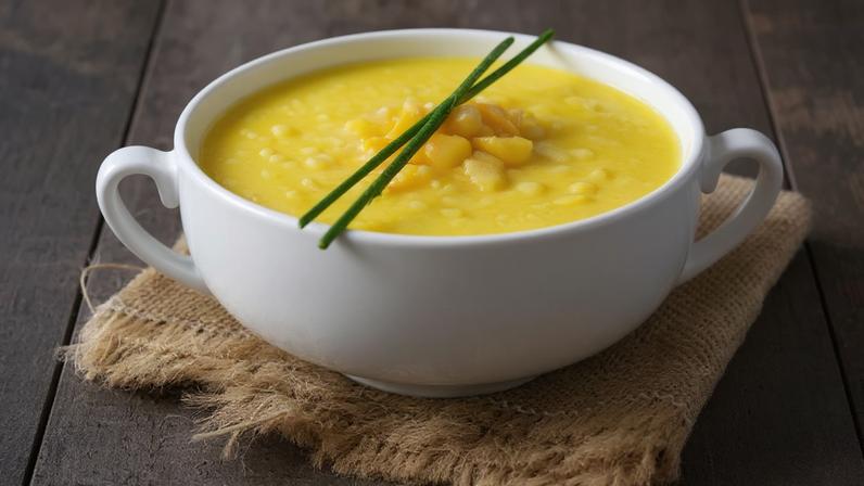 Sopa cremosa de milho-verde