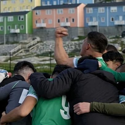 No Place for Football: luta contra gelo para jogar futebol na Groenlândia