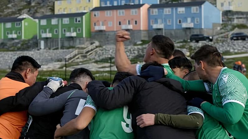 No Place for Football: luta contra gelo para jogar futebol na Groenlândia