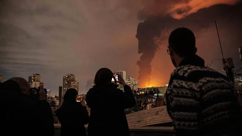 Homem teria fornecido a israelenses e americanos dados sobre as capacidades defensivas do Irã durante a guerra que eclodiu em fevereiro, após a ofensiva desses dois países contra a República Islâmica. (Alireza Sotakbar/ISNA via AP) Foto: Alireza Sotakbar