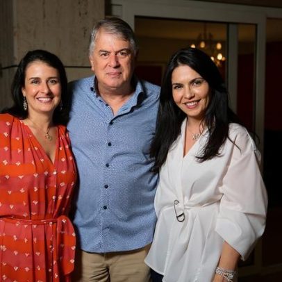 Denise Torres e Luiz André celebram Weni Maranhão em noite de pizza