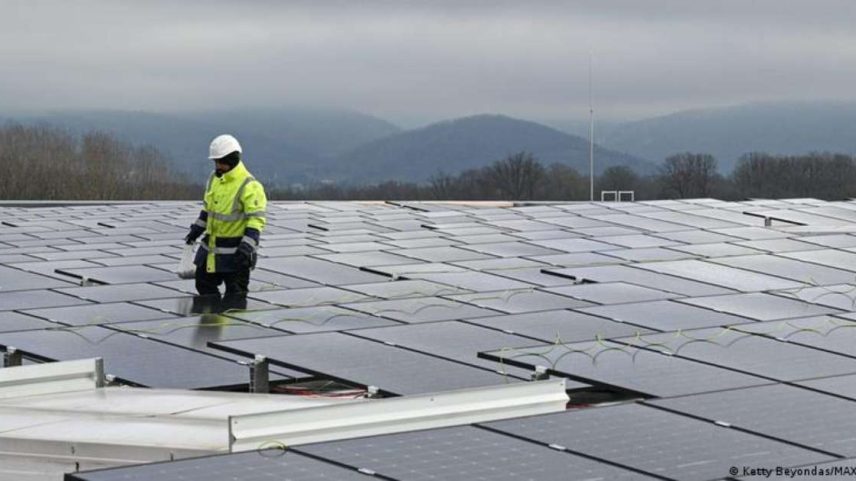 A UE endureceu as regras para a compra de tecnologias solares chinesas com fundos do bloco, mantendo, no entanto, os sistemas já existentes