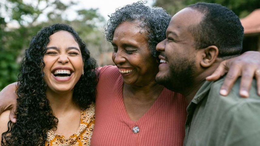 Veja frases clássicas que muitas mães dizem no dia a dia e entenda por que elas ficam marcadas emocionalmente na memória dos filhos