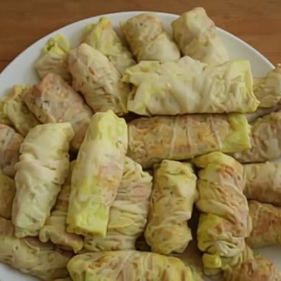 Sarmale: prato romeno tradicional com folhas de repolho recheadas