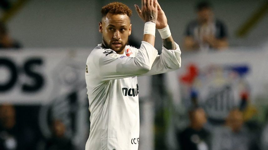Neymar marcou o primeiro gol do Santos na vitória sobre o Bragantino