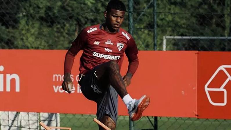 Arboleda está próximo de deixar o São Paulo após quase 10 anos no clube