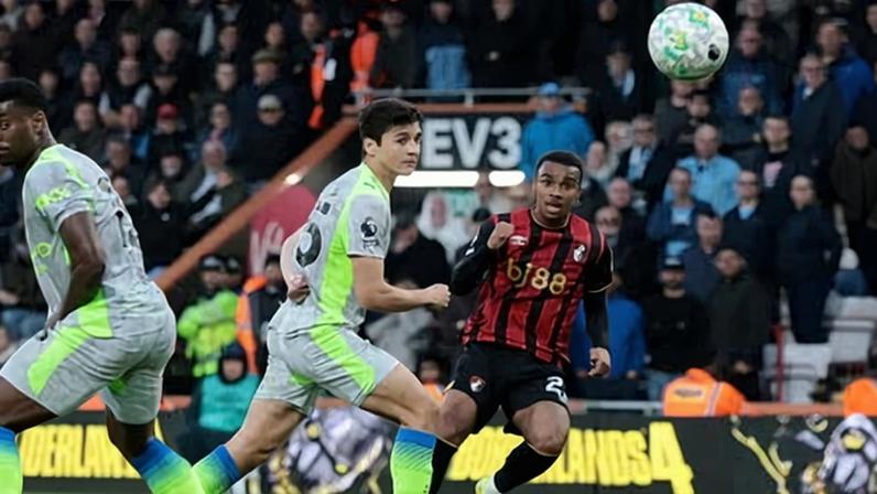 Gol de Kroupi dá título ao Arsenal, Bournemouth segura City