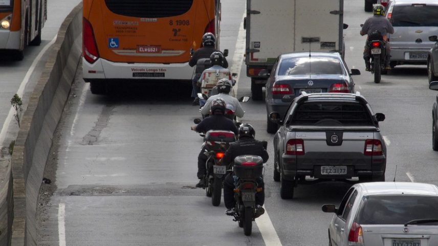 Algumas motos fazem um barulho especialmente alto. Pode ser problema mecânico, mas pode ser fruto de modificação intencional também; entenda