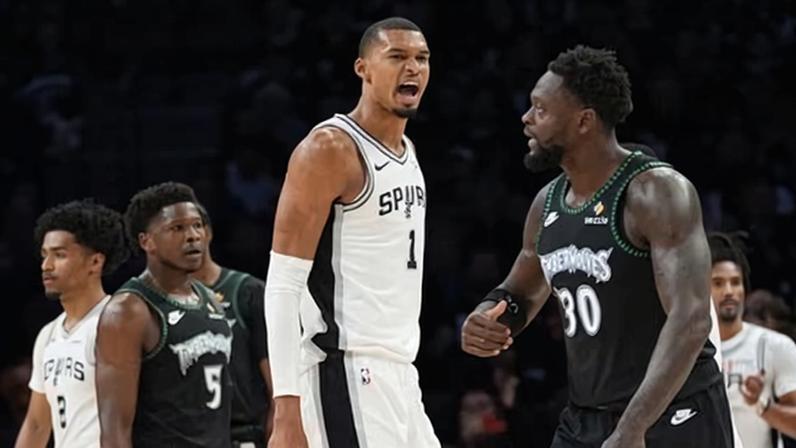 Wembanyama soma 39 pontos, 15 rebotes e 5 tocos na atuação nos playoffs