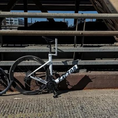 Condutor de patinete e ciclista morrem em colisão frontal em ponte de Nova York