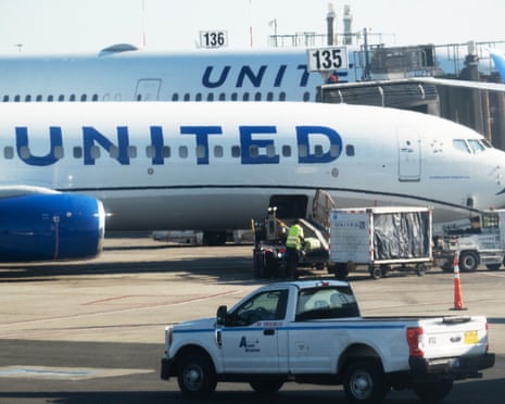 Voo da United entre Chicago e Minneapolis desviado após intrusão no cockpit