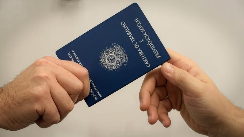 Participação dos programas sociais no rendimento domiciliar per capita teve recuo de 3,8% em 2024 para 3,5% em 2025
