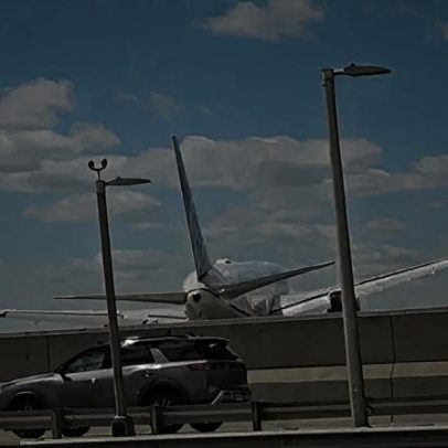 Uma pessoa fica ferida após avião atingir caminhão durante aterrissagem em Newark