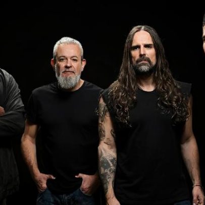 Sepultura faz despedida monumental no Pacaembu