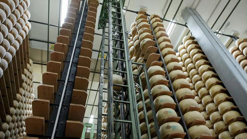 Parmigiano Reggiano é um dos alimentos mais rigidamente regulamentados do mundo