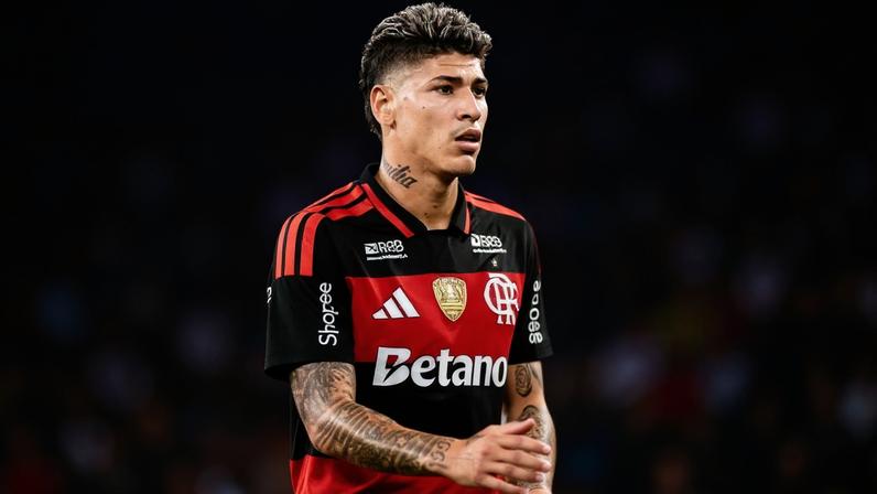 Carrascal vem sendo criticado pela torcida do Flamengo pelo comportamento nos jogos