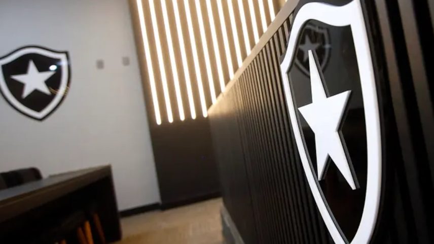 Decisão da 2ª Vara Empresarial do Rio de Janeiro suspende cobranças e execuções contra o clube, que terá prazo de até 60 dias para apresentar plano de pagamento aos credores
