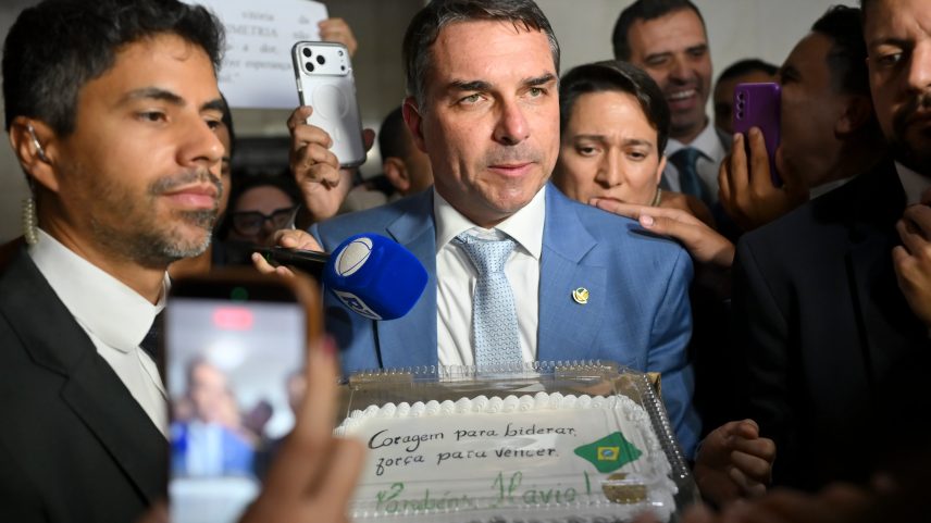Flávio tem se manifestado em suas redes sociais pedindo união da base