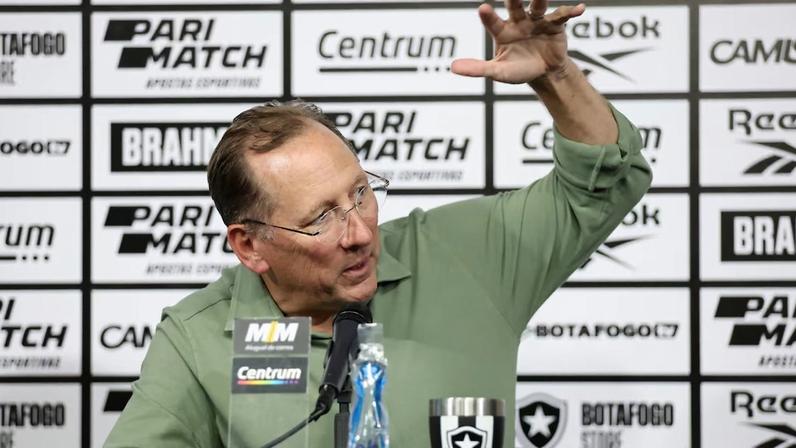John Textor, dono da SAF do Botafogo, em coletiva de imprensa no Estádio Nilton Santos, no Rio de Janeiro.