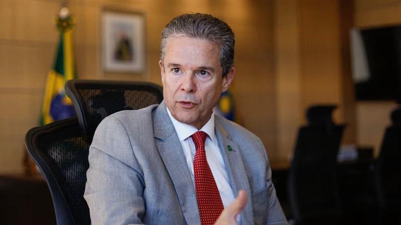 Ministro da Agricultura, André de Paula, desembarcou ontem na China, onde participa da Sial China em Shangai, maior feira de alimentos da Ásia, e de reuniões bilaterais com as autoridades chinesas