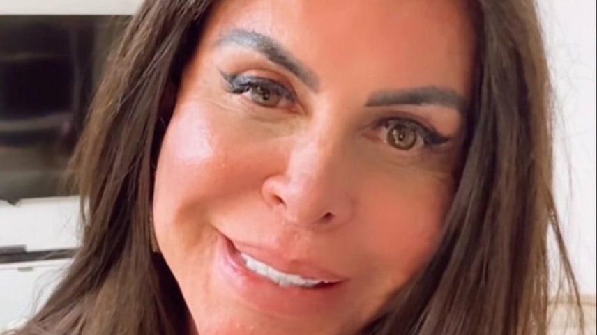 Gretchen fala sobre alopecia progressiva e revela queda de cabelo acentuada