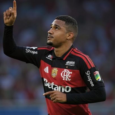 Flamengo vence o Coritiba após expulsão, com brilho de Samuel Lino