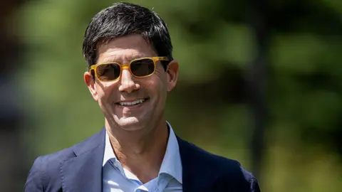 Kevin Warsh has previously worked at the Federal Reserve and on Wall Street