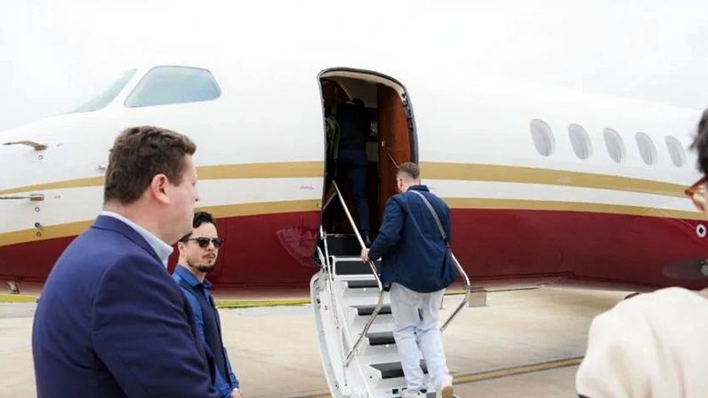 Atualmente existem 30 unidades de Falcon 6X no mundo. Certificação no Brasil está em fases finais, com expectativa de que as primeiras entregas no país ocorram no início de 2027