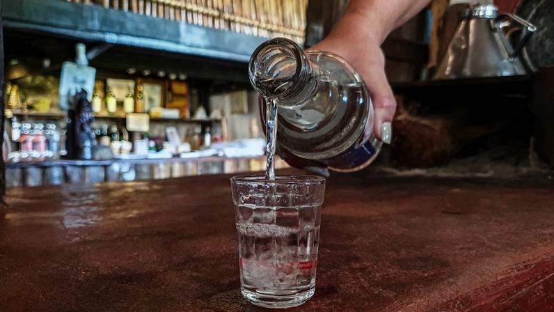 A exploração de lítio trouxe holofotes recentemente, mas são a fruticultura irrigada e a cachaça artesanal que consolidam o potencial econômico da região há décadas. (Foto: Diego Vargas/Seapa-MG)