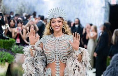 Met Gala 2026: celebridades desfilam looks no tapete vermelho