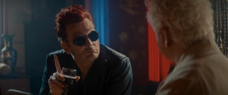 Final de Good Omens: elenco estelar, mas roteiro decepcionante