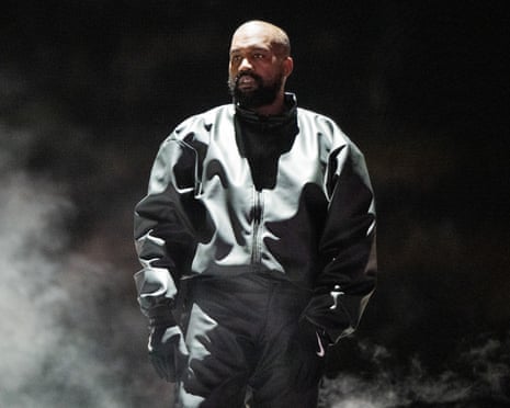 Kanye West perde ação por sample não autorizado em evento de fãs no estádio
