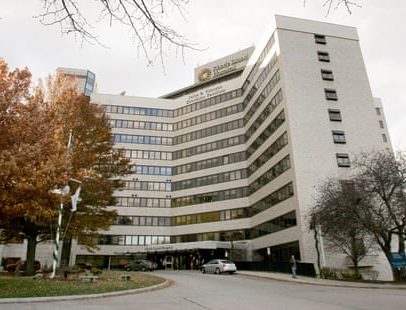 Juiz dos EUA bloqueia demanda do DoJ por registros de pacientes trans de hospital em RI