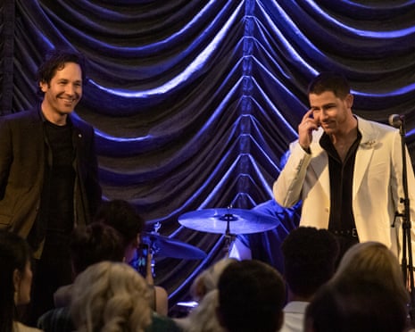Power Ballad: comédia de bromance com Nick Jonas e Paul Rudd