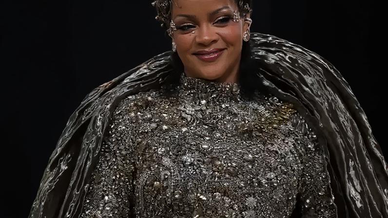 Rihanna cria look inspirado em concha no Met Gala 2026