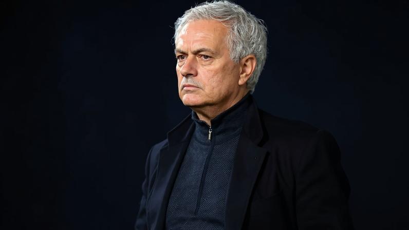 José Mourinho em Lazio x Roma
