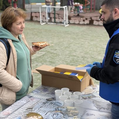 Cristãos distribuem pizza para evangelizar em zona de guerra na Ucrânia