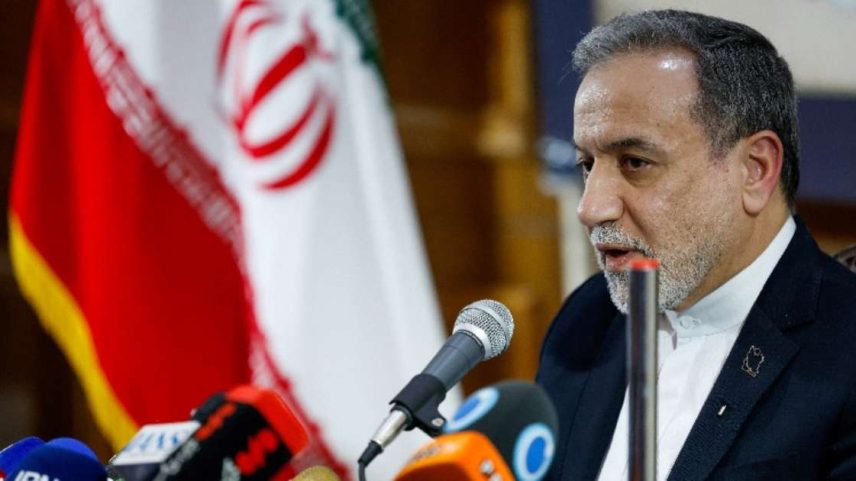 Ministro das Relações Exteriores do Irã, Abbas Araqchi, em Nova Délhi 15 de maio de 2026 REUTERS/Adnan Abidi