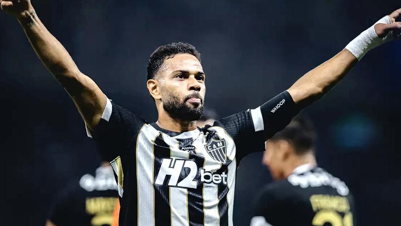 Renan Lodi durante o clássico entre Cruzeiro e Atlético