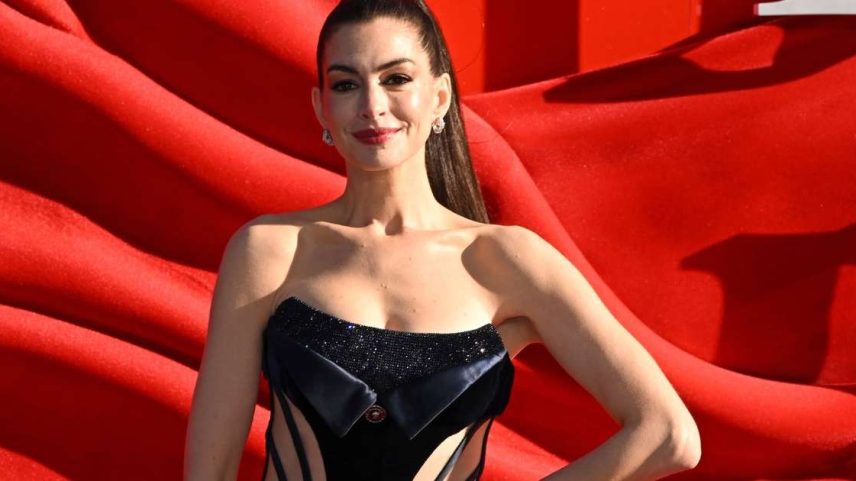 Esse treino de Anne Hathaway, aos 43 anos, foi a peça-chave para sua transformação em 'O Diabo Veste Prada 2': 'Com foco na postura e na força'.
