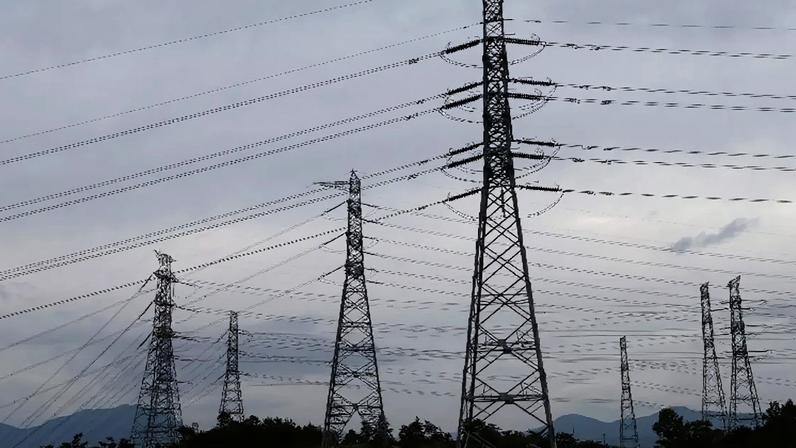 Torres de transmissão de energia 3 de setembro de 2013 REUTERS/Lee Jae-Won